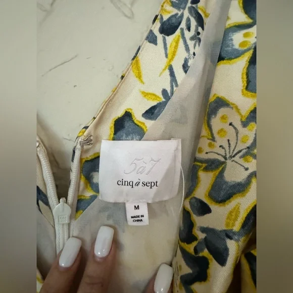 Cinq a sept yellow floral bloom top size M - Picture 4 of 5
